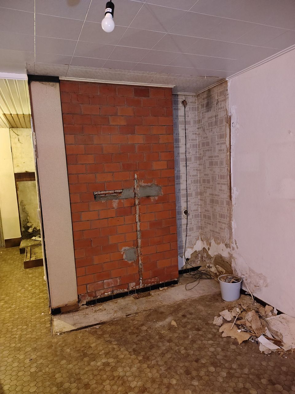 Eerste afbraak huis cover